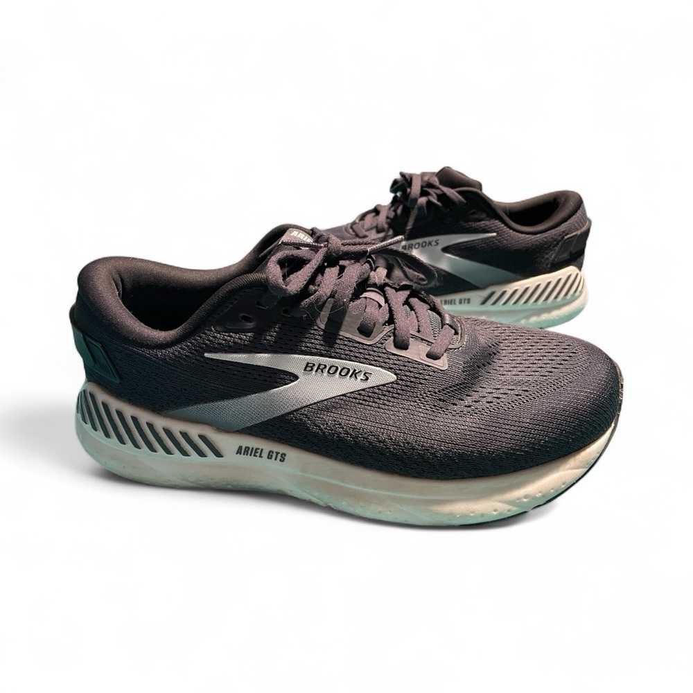 Brooks Ariel GTS 24 running shoes